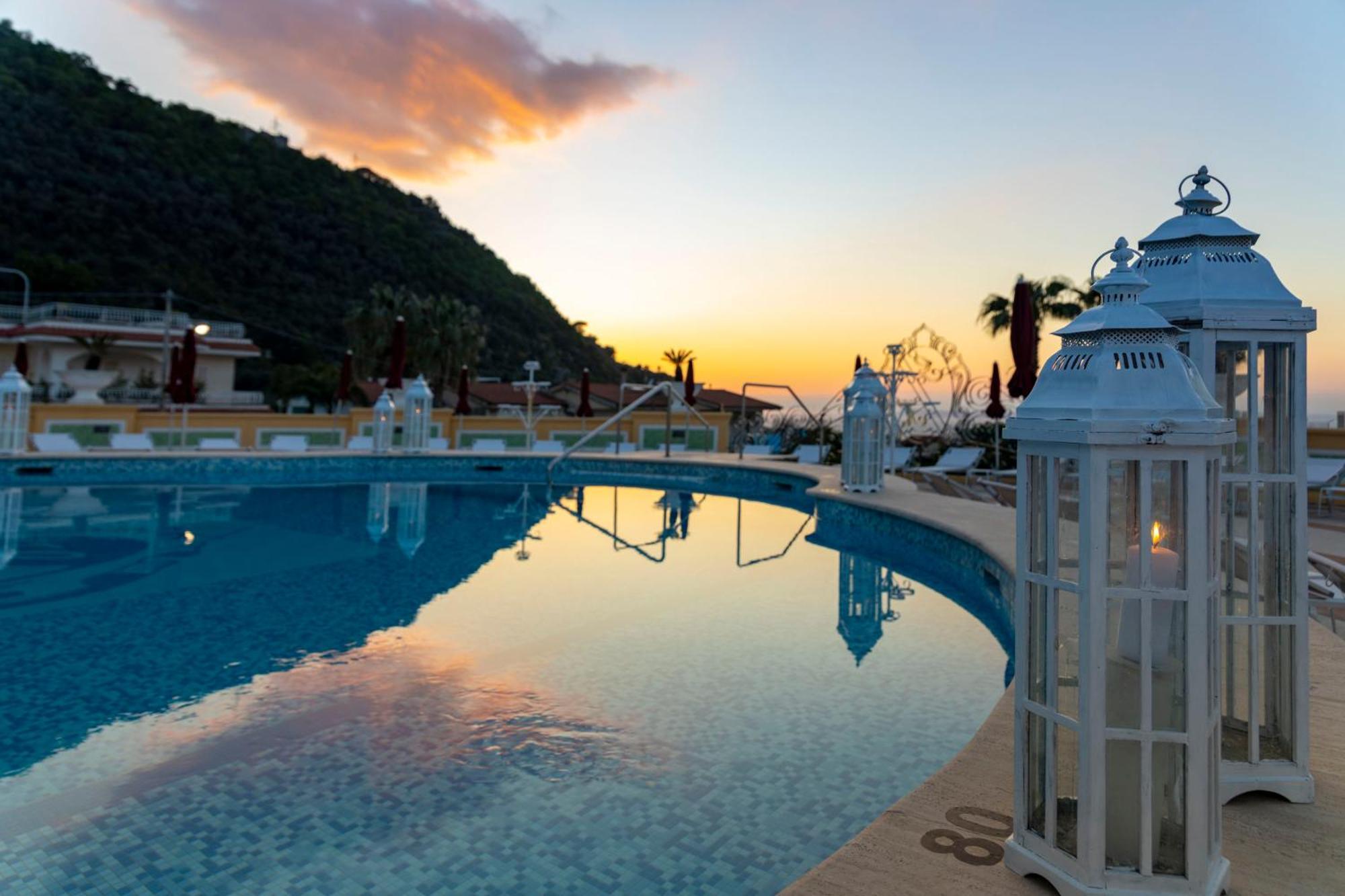 Hotel Grand La Pace (adults Only)